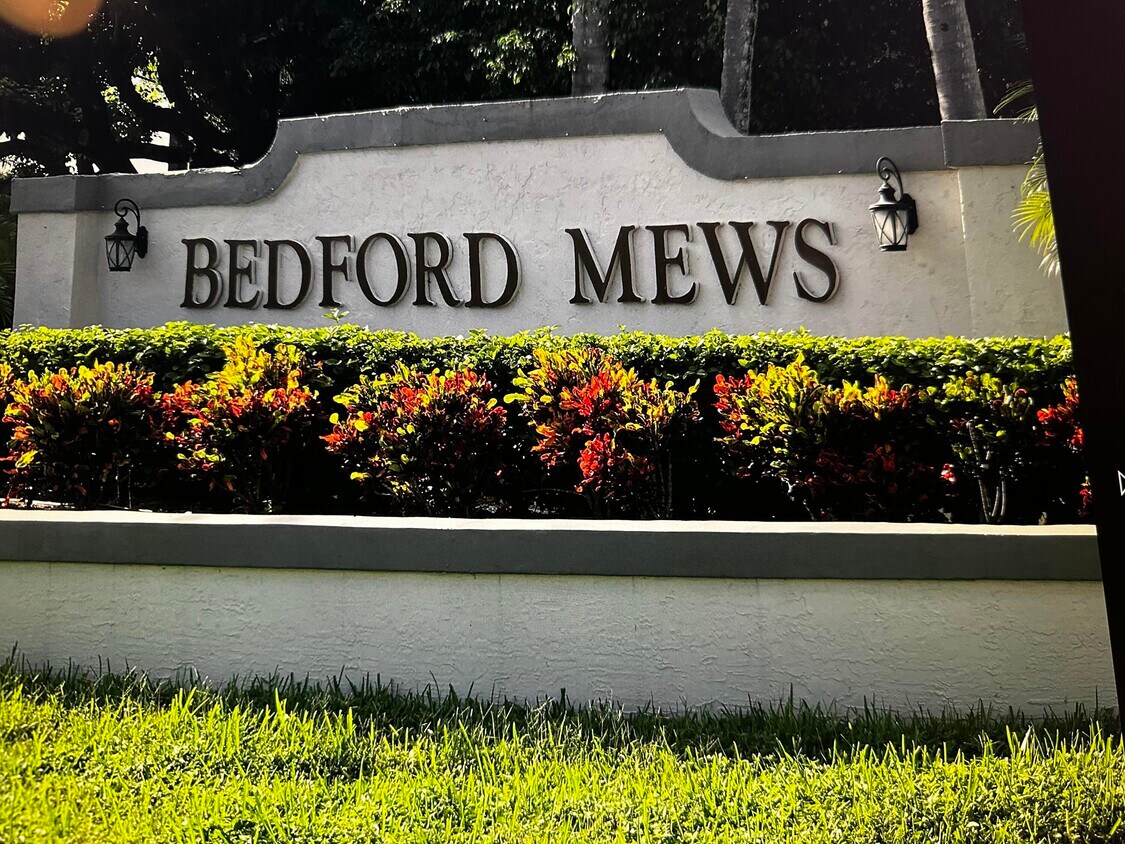 Foto del edificio - 2551 Bedford Mews Dr