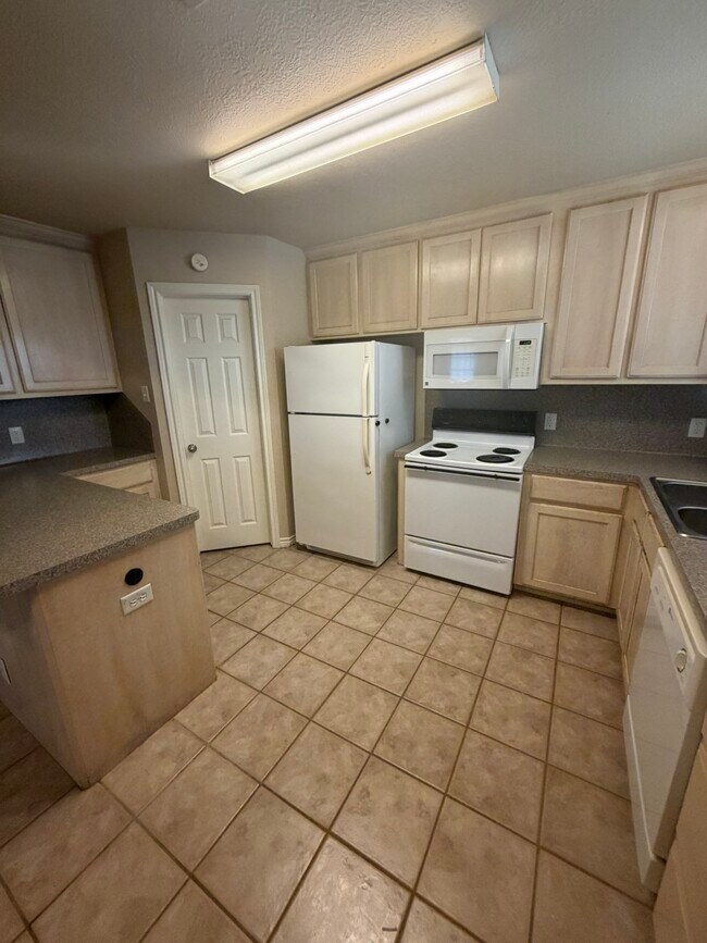 Foto del edificio - 1437 Western Oaks Ct
