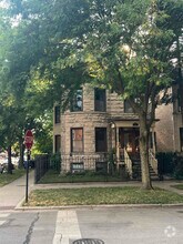 Building Photo - 4400 N Greenview Ave