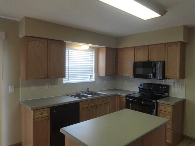 Foto del edificio - 383 Clifden Ct