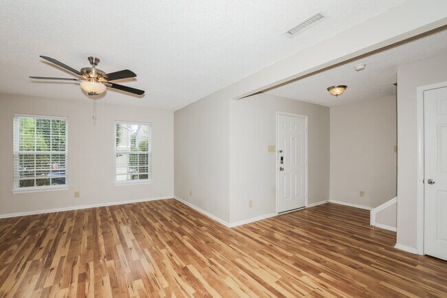 Building Photo - 15459 Border Dr
