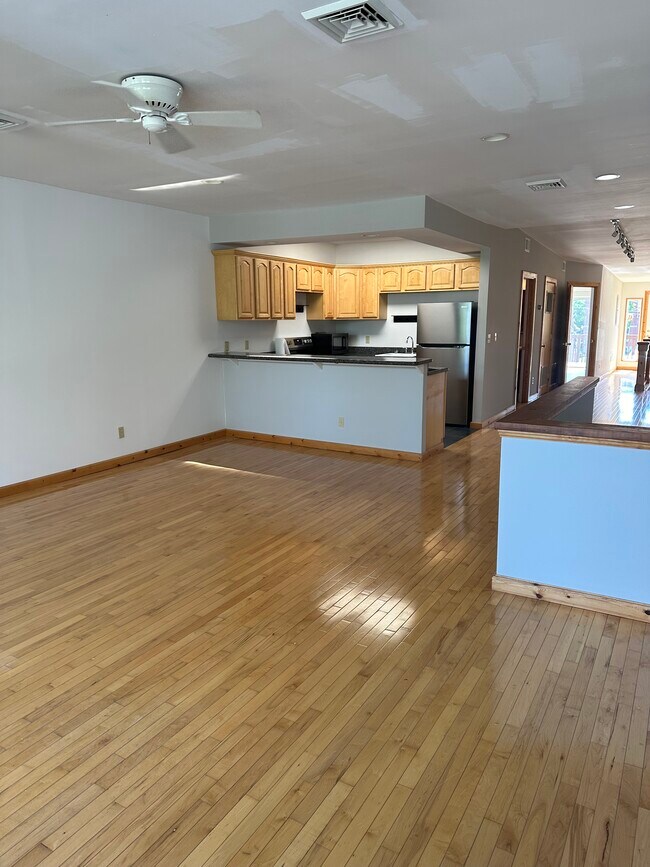 Foto del edificio - 1844 W 25th St