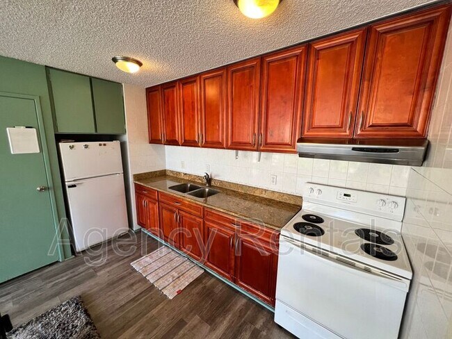 Building Photo - 827 Kinau St