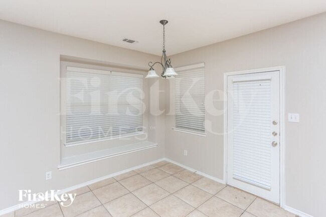 Building Photo - 5620 Old Orchard Dr