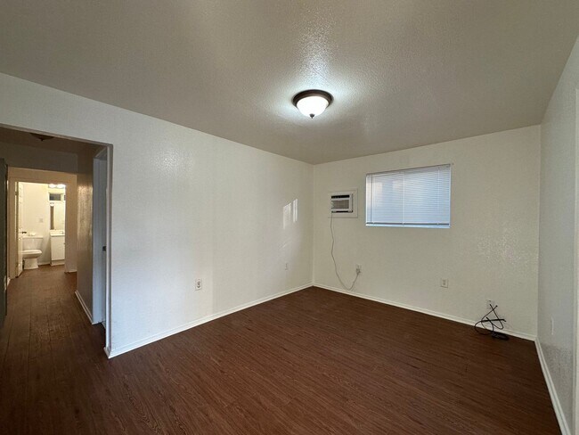 Building Photo - 616 5th Street