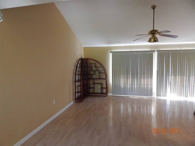 Building Photo - 4401 SW 21st Ln