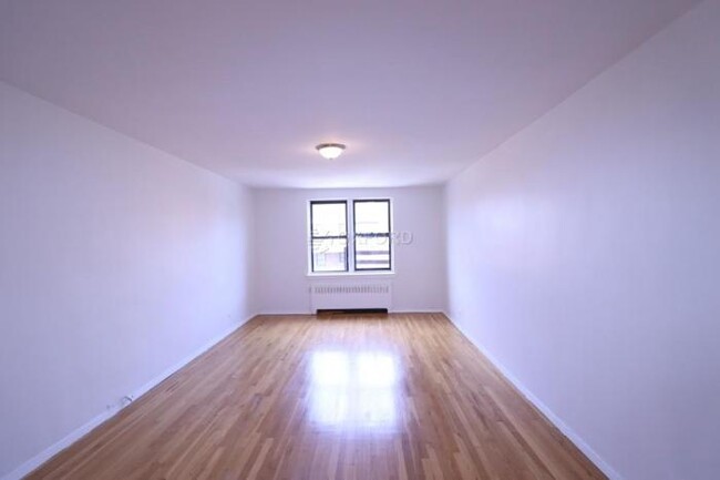 Building Photo - 2 bedroom in Queens NY 11374