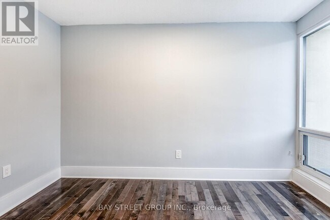 Photo du bâtiment - 364 The East Mall