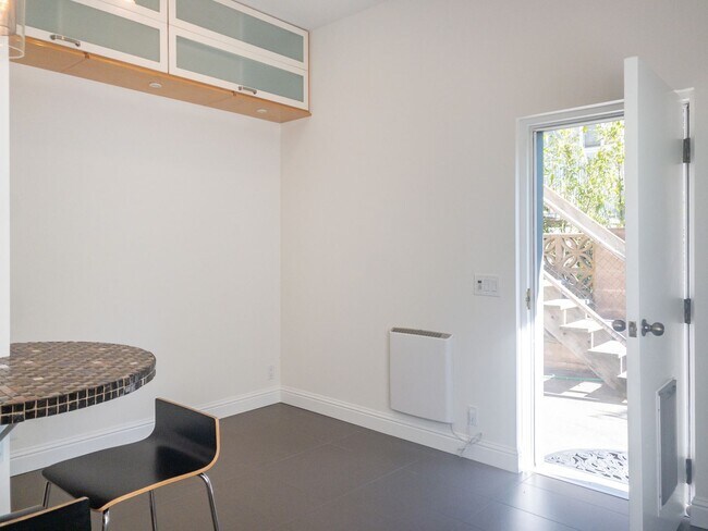 Foto del edificio - 1Bed/1Bath! Parking! Laundry! Garden! Pet! PROGRESSIVE