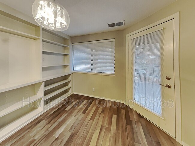 Foto del edificio - 3687 S Gekeler Ln
