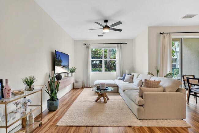 Building Photo - 6086 Seminole Gardens Cir