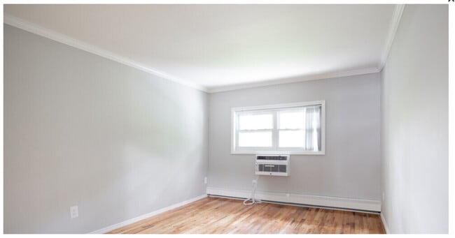 Bedroom - Reno - Maple Crest Apartments at Dix Hills