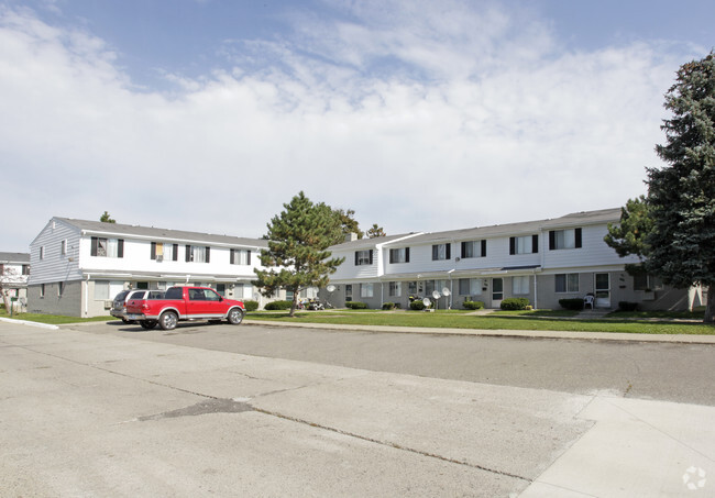 Building Photo - Grosvenor North Townhomes