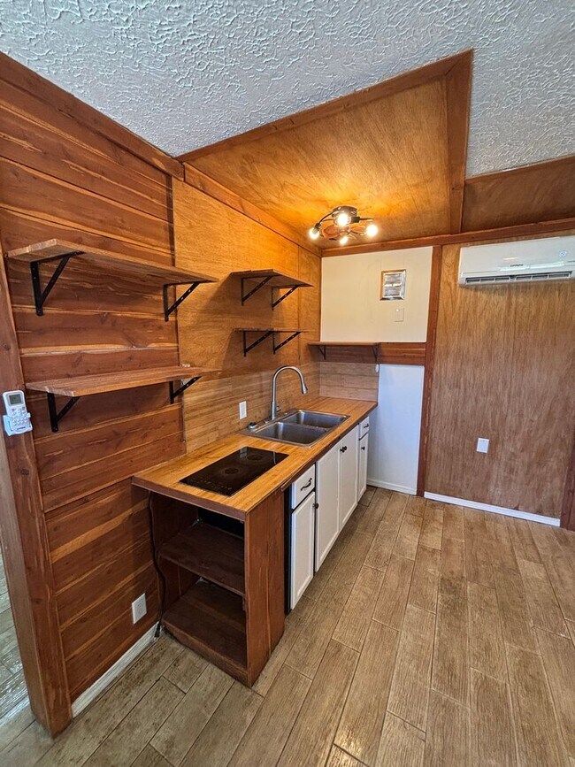 Building Photo - Highland Grove
