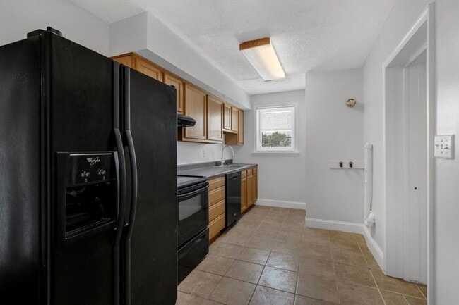 Building Photo - Big Style, Bright Spaces & City Vibes — We...