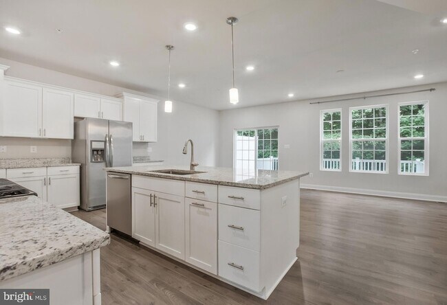 Foto del edificio - 2738 Lady Slipper Rd
