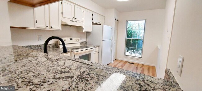 Foto del edificio - 14303 Beaker Ct
