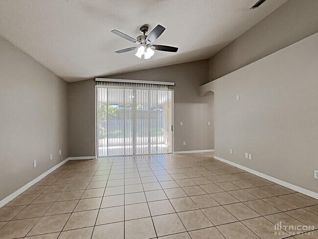 Foto del edificio - 133 Fern Springs St