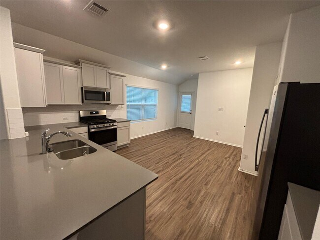 Building Photo - 508 Milliner Loop