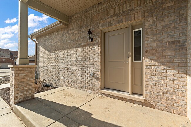 Foto del edificio - 64 Olympus Dr