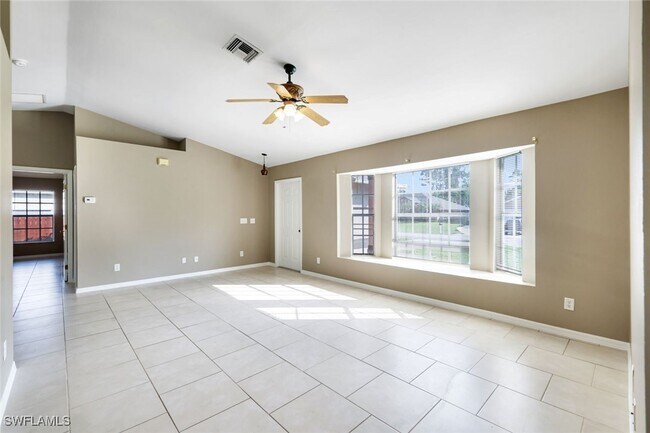 Foto del edificio - 8072 Cypress Dr S