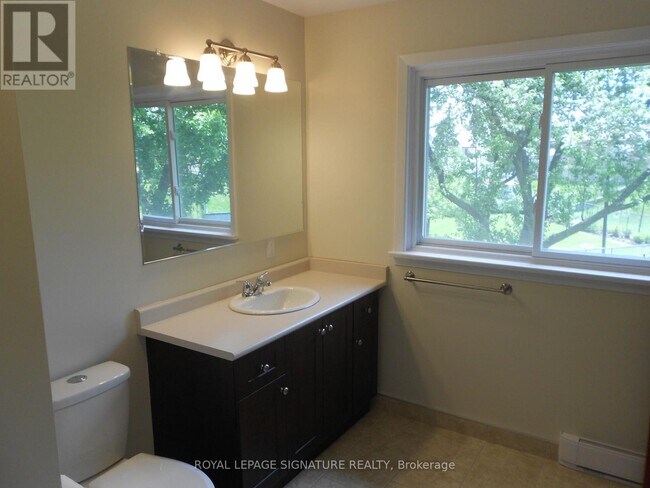 Photo du bâtiment - 24 Kilpatrick Dr