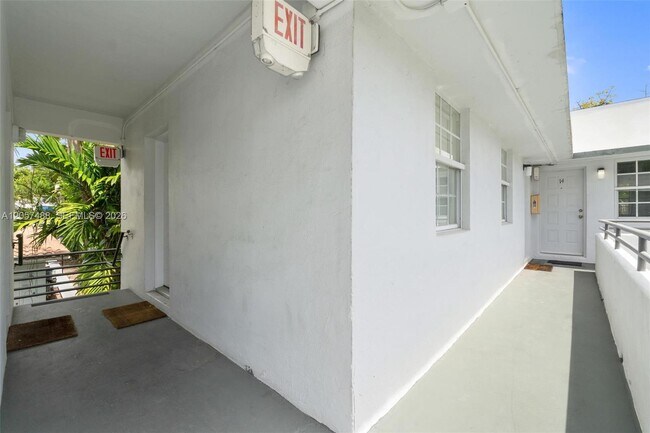 Foto del edificio - 541 NE 62nd St
