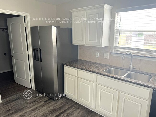 Foto del edificio - 3827 Middlecrest Ln