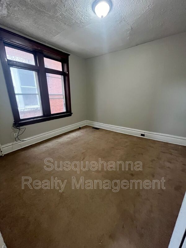 Building Photo - 2137 Derry St