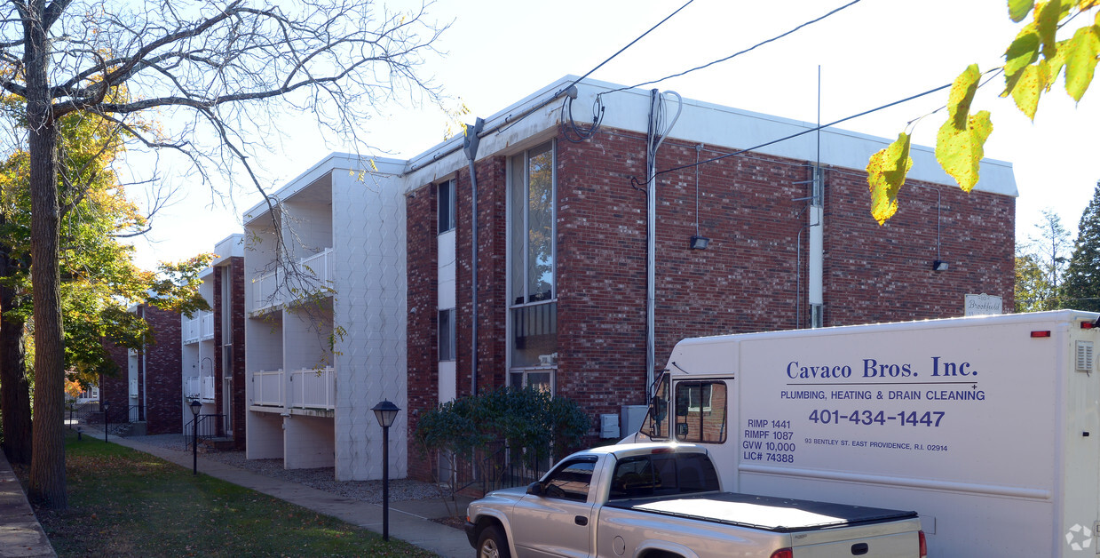 Building Photo - Brookfield Manor Apartments