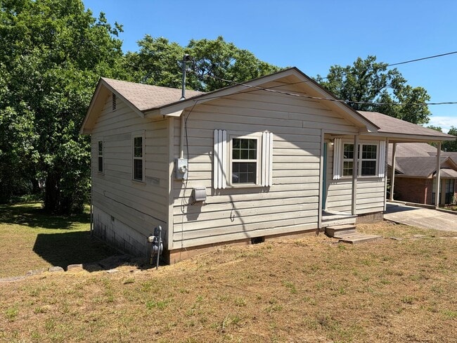 Building Photo - 922 N 20th St, Van Buren, AR 72956