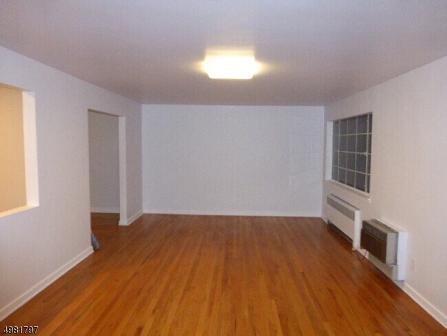 Building Photo - 39B Troy Dr