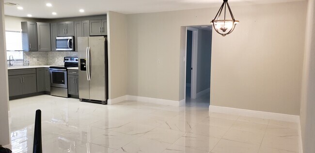 Foto del edificio - 5892 17th NE Rd