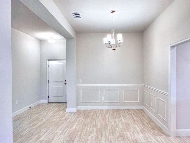 Foto del edificio - Beautiful 3-bedroom, 2-bath House in a Lake front community