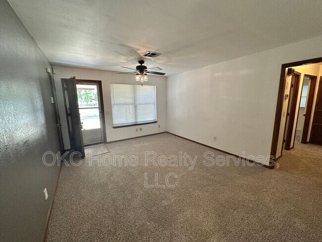 Foto del edificio - 3112 Beechwood Dr
