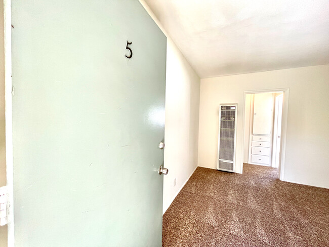 Foto del edificio - 2108 Aviation Way