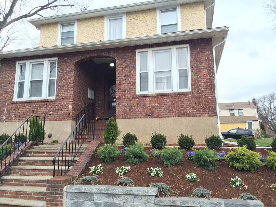 95 Van Buskirk Rd, Teaneck, NJ 07666 Apartments in Teaneck, NJ