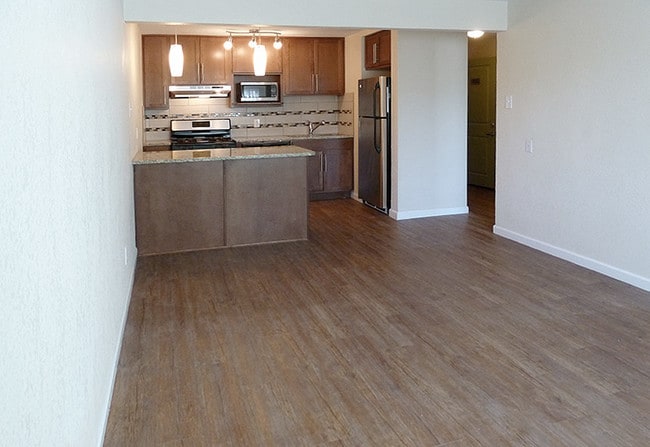 Building Photo - Highland Apartments