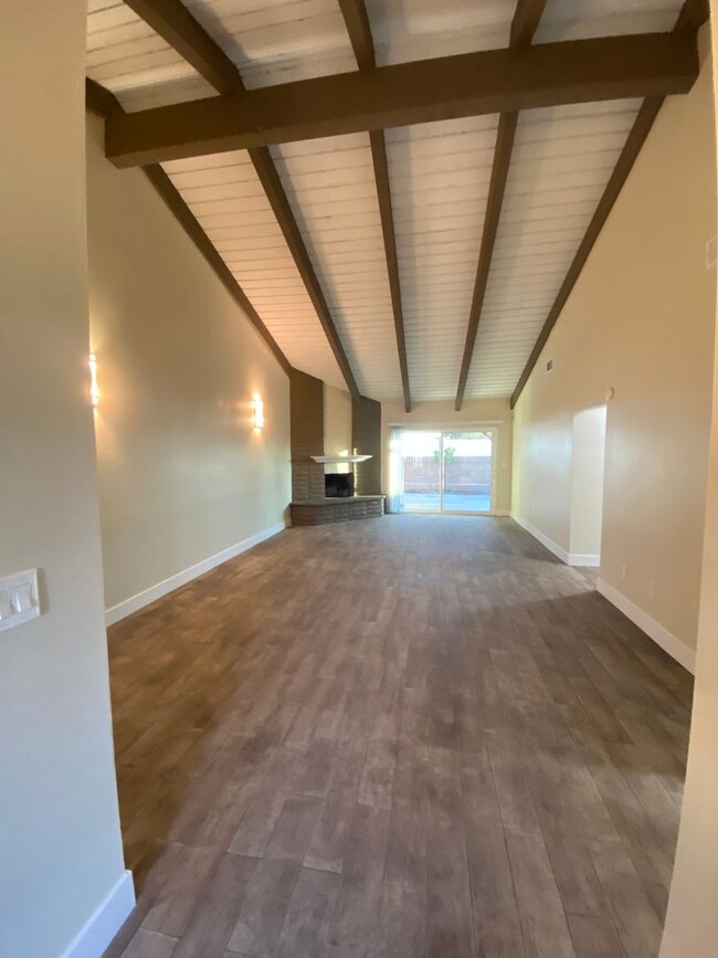 Building Photo - Beautifully Remodeled 3 Bedroom Anaheim Co...