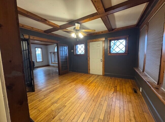 Foto del edificio - 13 Wawecus Hill Rd