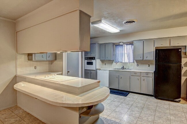 Building Photo - 1030 Monette Dr