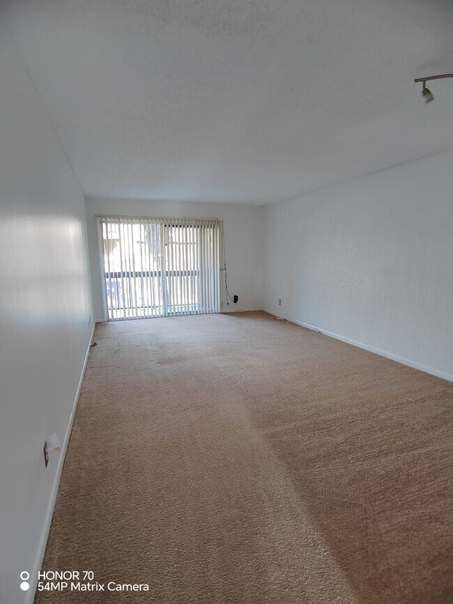 Foto del edificio - 6338 Newtown Cir