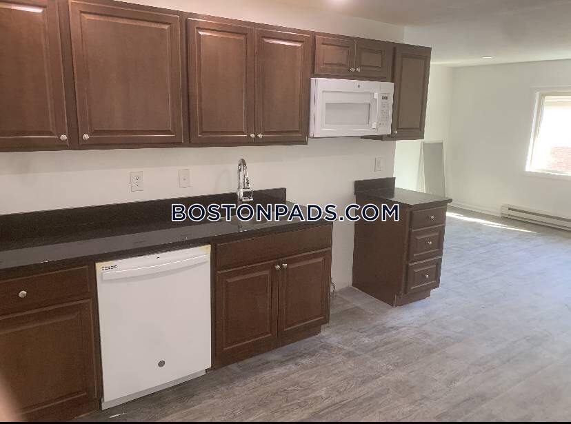 75 Vine St Unit 1, Saugus, MA 01906 Room for Rent in Saugus, MA