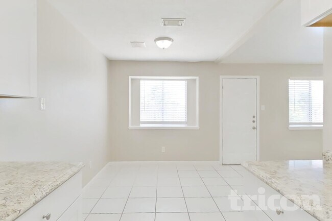Foto del edificio - 3446 Edgecreek Dr