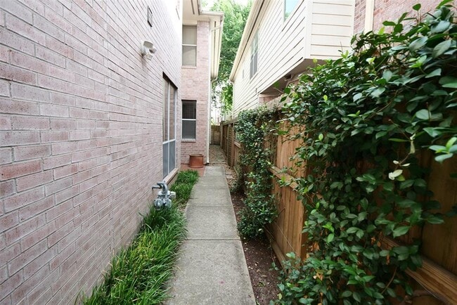 Building Photo - 4914 Maxie St