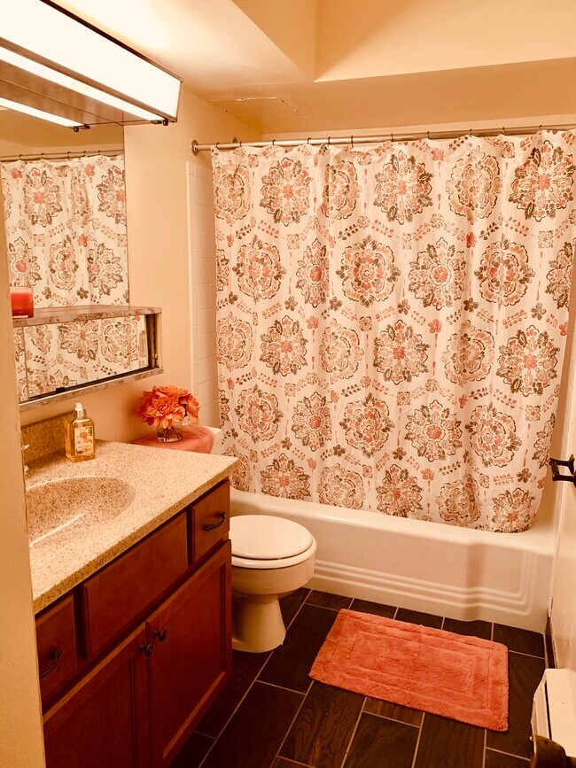 Lake Summit Apartments in Milwaukee, WI