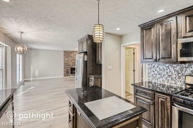 Building Photo - 4 br, 2 bath House - 530 N Oakland Circle ...