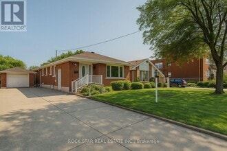 Building Photo - 967-967 Mohawk Rd E