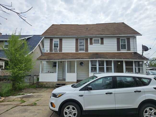 Foto del edificio - 301303-303 Summerhill Ave