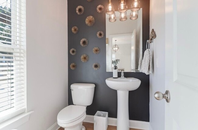 Building Photo - 1210 Davidson Ave